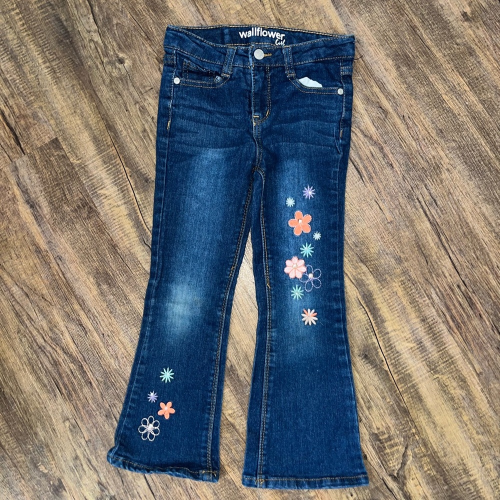 •3 for $10•

Size 6 girls jeans